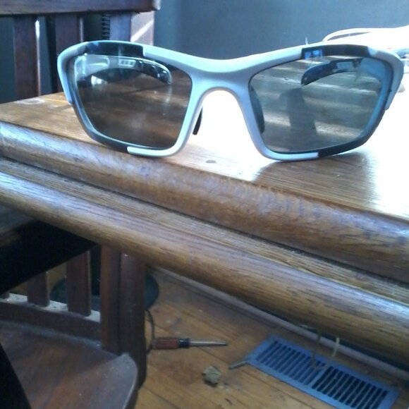 Hulislem Sports Sunglasses - Picture 2 of 3